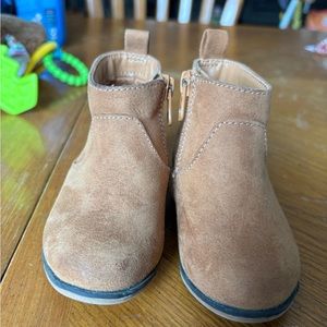 Brown Ankle Boots with Zipper and Rounded Toe